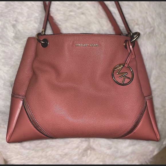 Micheal Kors Purse - Picture 3 of 8